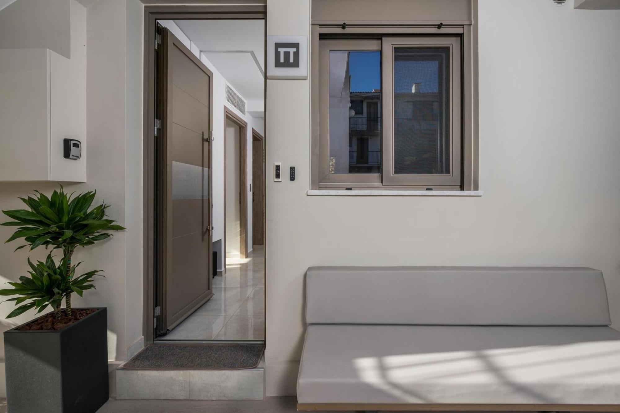 Π Suite Project: Smart Bnb ハニア エクステリア 写真